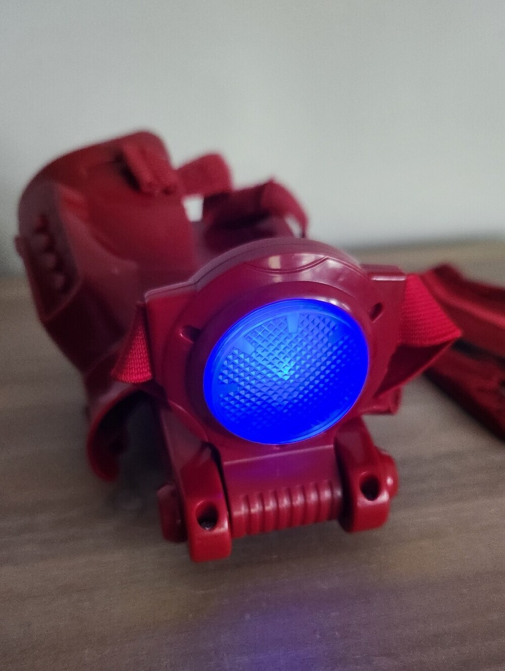 Marvel Avengers Iron Man Tri-Power Repulsor Gauntlet Toy Lights & Sound - Picture 10 of 10